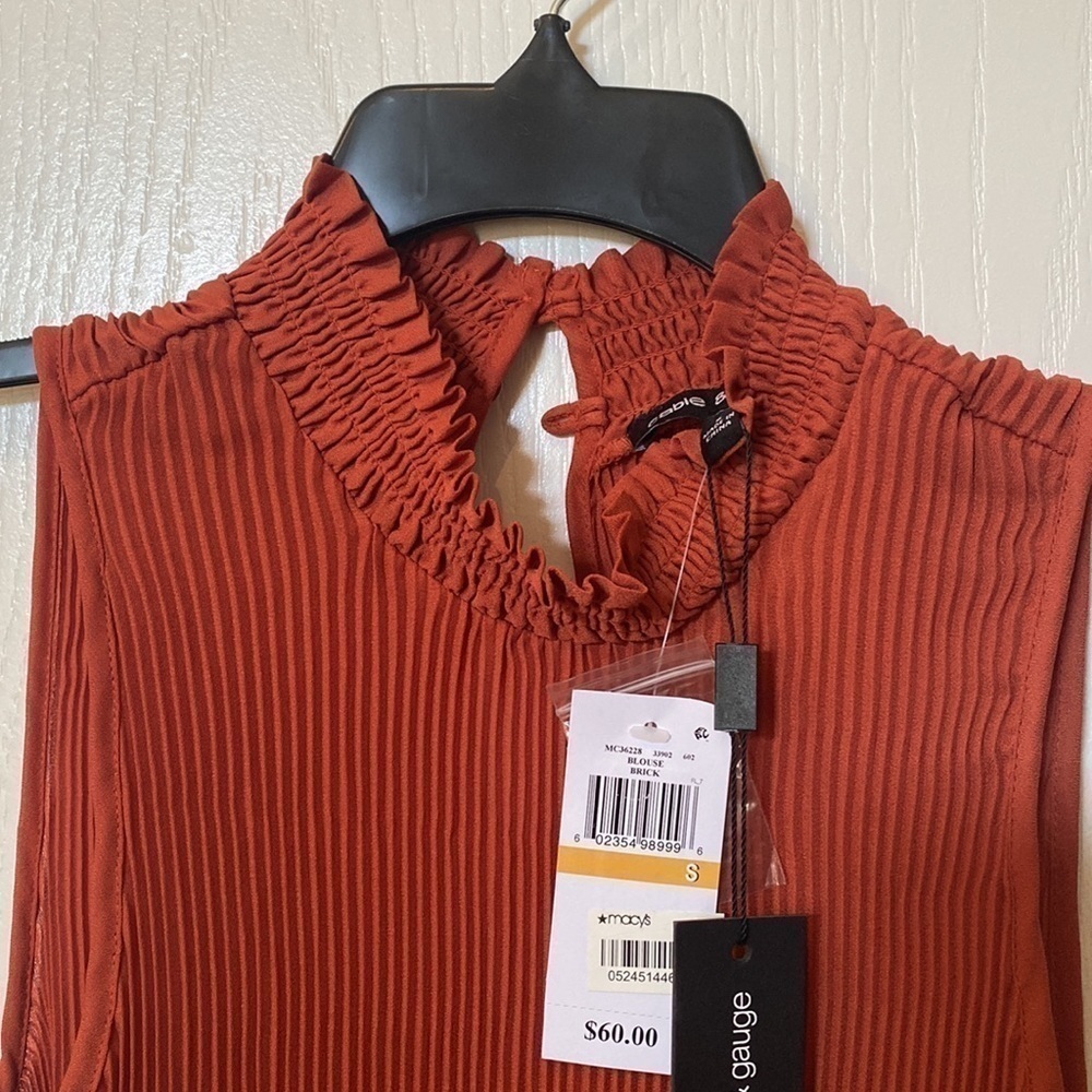 Cable and Gauge Short sleeve ruffled hi neck and pleated Hi low hem NWT - Picture 2 of 5